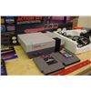 Image 3 : Nintendo Entertainment System, Action Set W/ Extras (2 Controllers, Zapper, Power Cord, Mike Tysons 