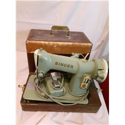 Vintage Singer Sewing Machine In Carrying Case