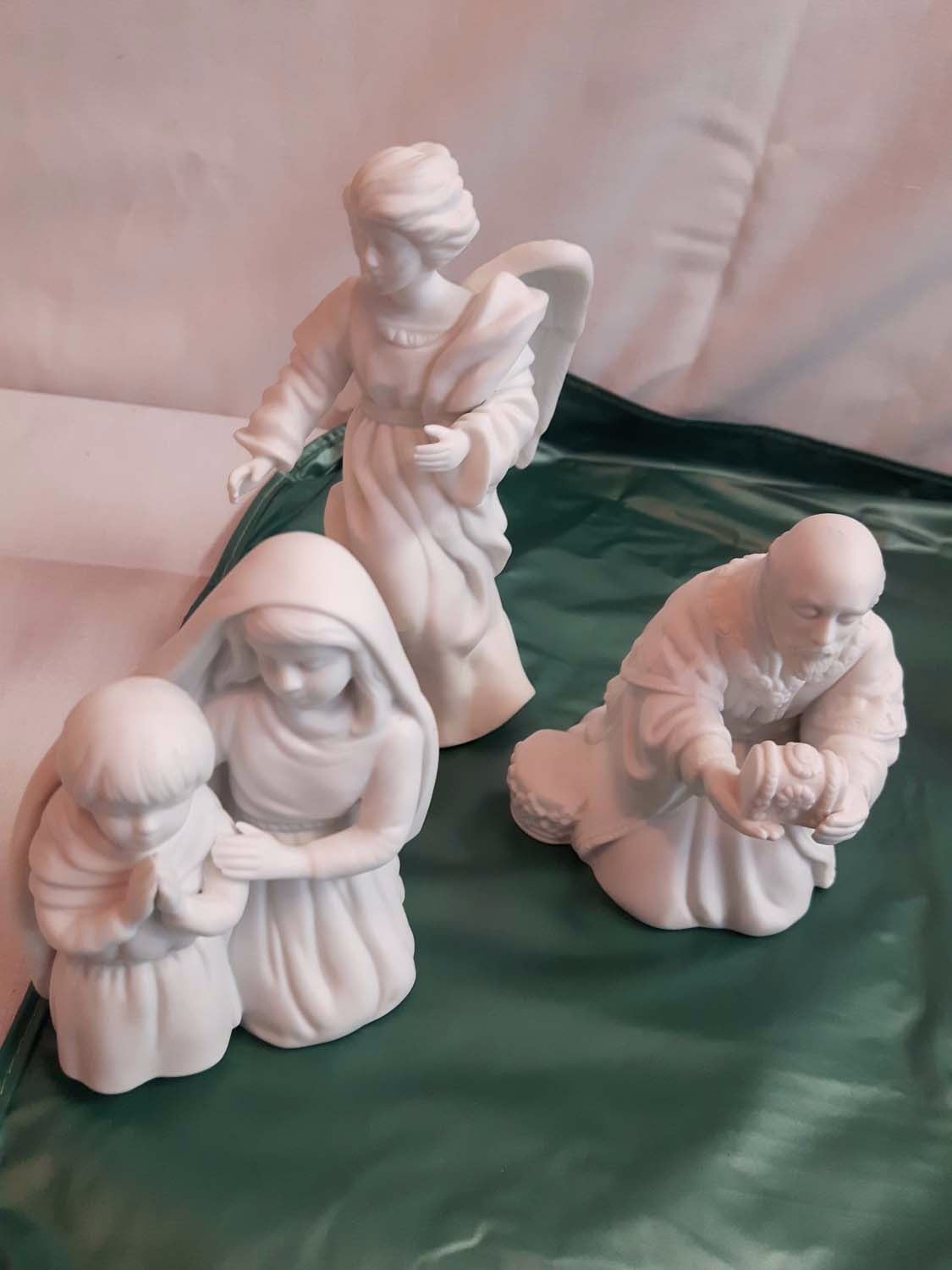 12 Piece Avon Nativity Scene Set w/2 Extras (1980's)