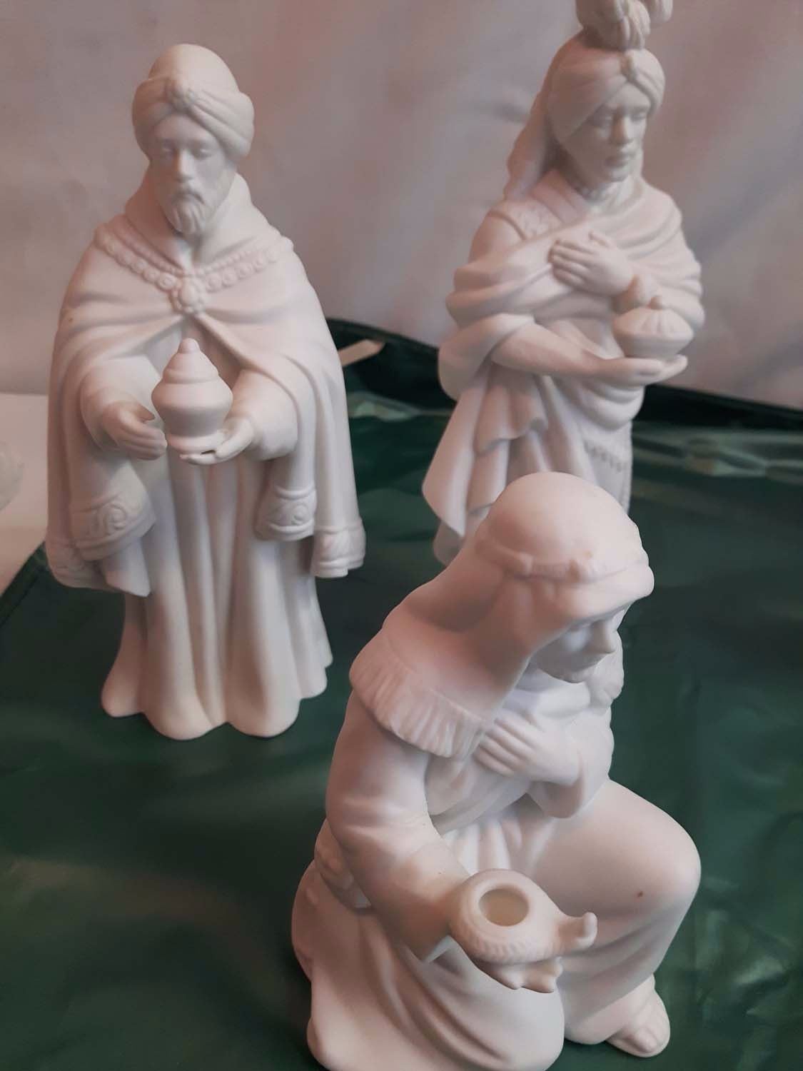 12 Piece Avon Nativity Scene Set w/2 Extras (1980's)