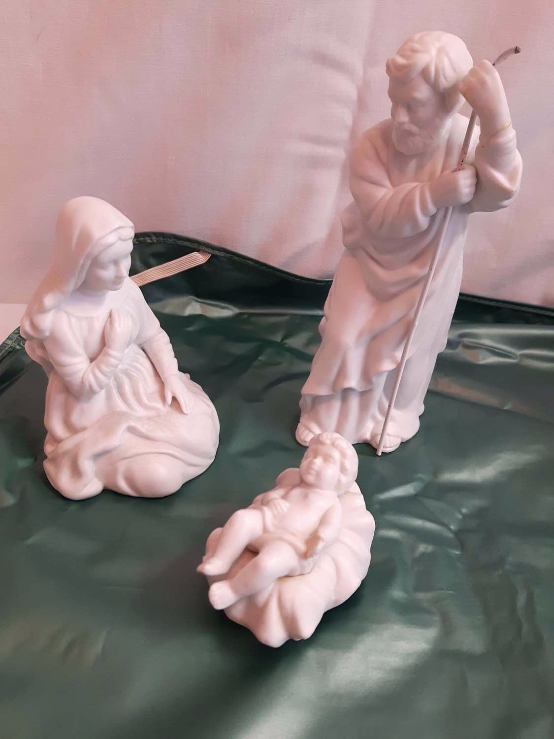 12 Piece Avon Nativity Scene Set w/2 Extras (1980's)