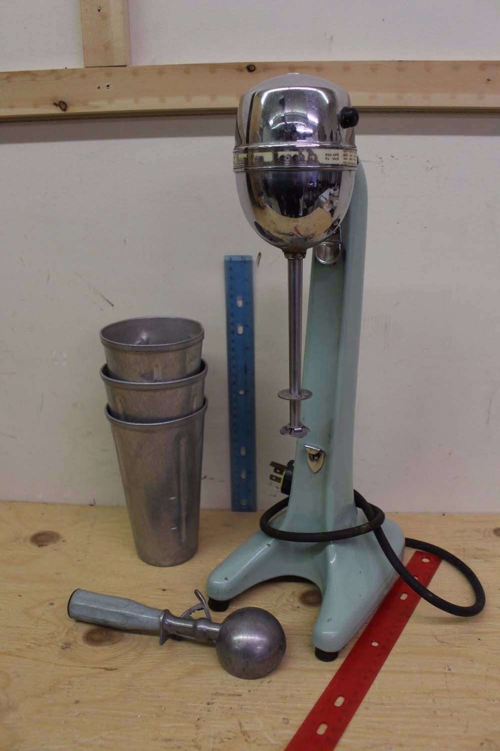 1927 Hamilton Beach No.33 Milkshake Maker w/Scoop& Cups (Not Working)