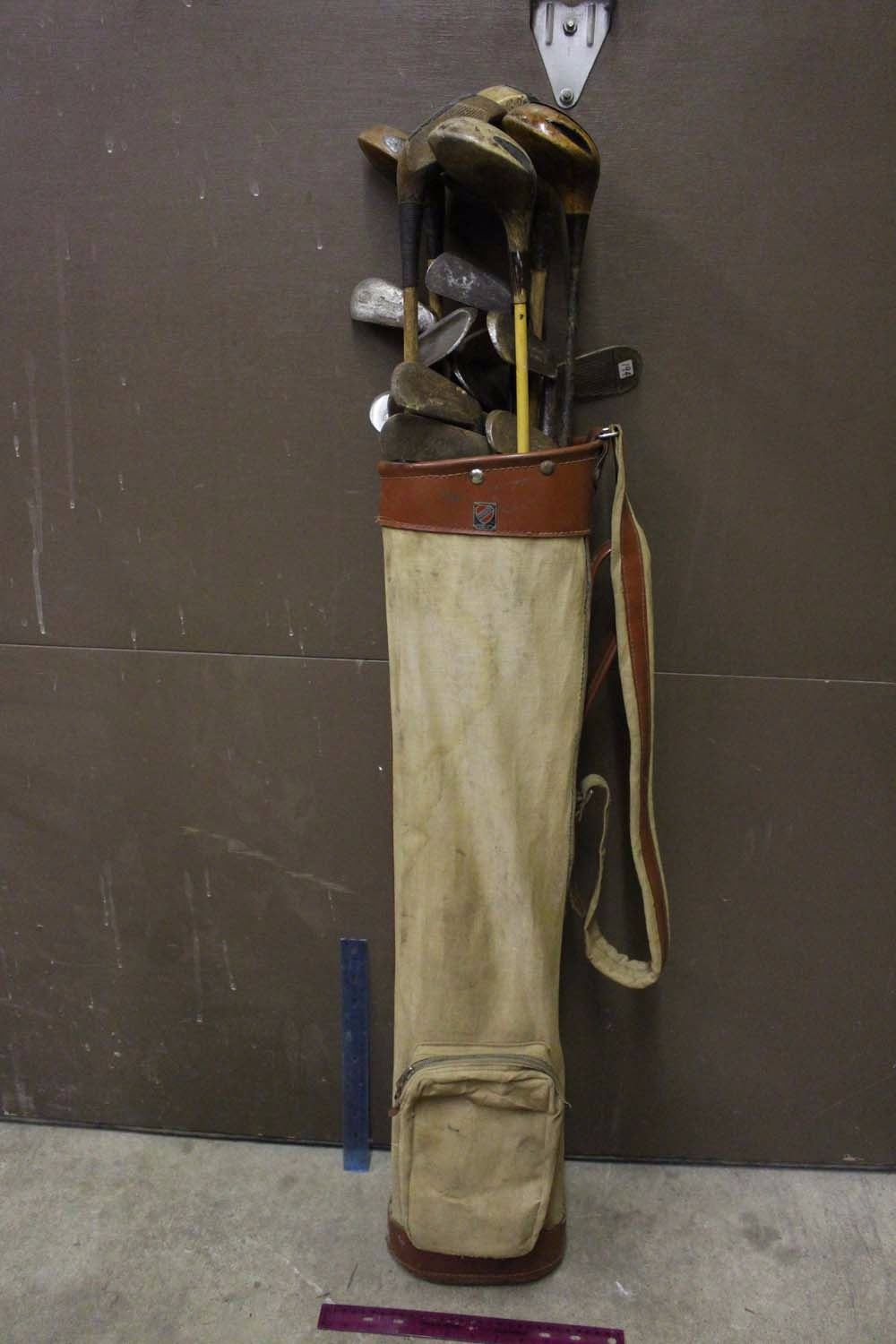 Vintage Golf Clubs w/Golf Club Bag