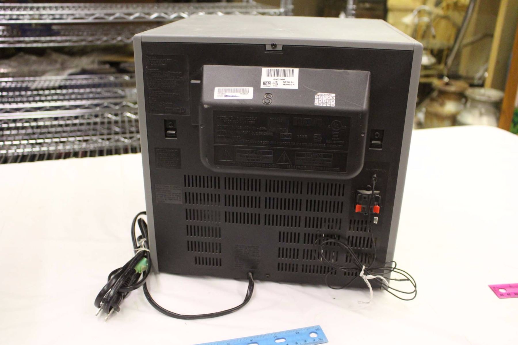 RCA 5 Disc Changer Stereo System w/2 RCA Speakers