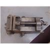 Image 2 : Palmgren 90 Degree Adjustable 4" Machining Vise