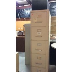 Filing cabinet with lock