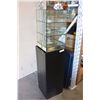 Image 1 : TWO PIECE GOEBEL HUMMEL DISPLAY CASE