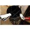 Image 3 : HONMA DESIGN AND BEN HOGAN GOLF BAGS AND CLUBS