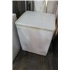 Image 2 : WHITE DANBY APARTMENT SIZED FREEZER