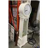 Image 2 : WHITE OVAL DAKOTA GRANDFATHER CLOCK