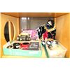 Image 1 : SHELF LOT OF COLLECTIBLES