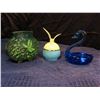 Image 1 : GREEN VASE, AVON PERFUME BOTTLE & BLUE SWAN DISH