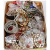 Image 1 : FLAT OF VARIOUS PIECES OF FASHION JEWELRY