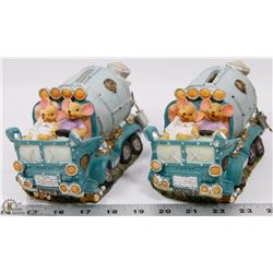 2 PIGGY BANKS WITH LOCKS AND KEY