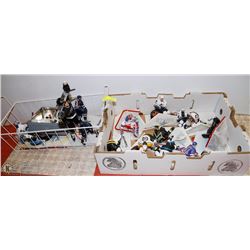 LARGE LOT OF HOCKEY FIGURES INCLUDING WAYNE GRETZKY
