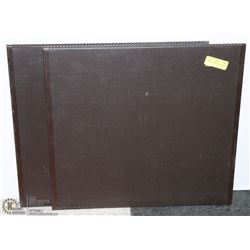 2 UMBRA MAGNETIC WALL BOARDS