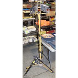 ADJUSTABLE DUAL-LAMP HALOGEN WORKLIGHT +