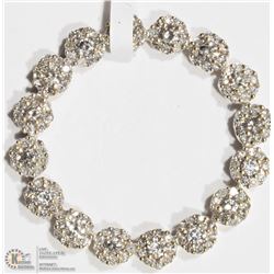 #10 -10K W. GOLD DIAMOND CLUSTER CIRCLE PENDANT