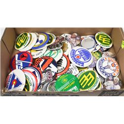 TRAY OF SPORTS PINBACK INCL GRETZKY AND MUCH MORE