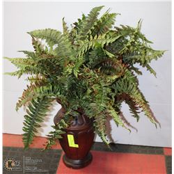LARGE MEXICAN POTTERY FERN