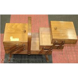 VINTAGE ESTATE EXPANDABLE FOLD OUT WOODEN