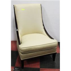 VINTAGE ACCENT CHAIR