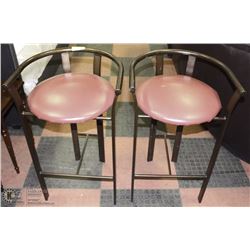 2 BAR STOOLS