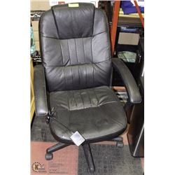 MASSAGING OFFICE CHAIR