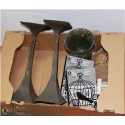 FLAT OF HOME DÉCOR ITEMS,