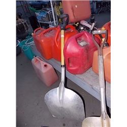 SCRAPPER SHOVEL - D-HANDLE