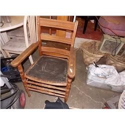 VINTAGE OAK ARM CHAIR