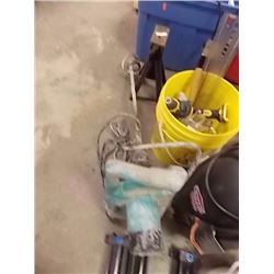 MAKITA PAINT / CEMENT MIXER