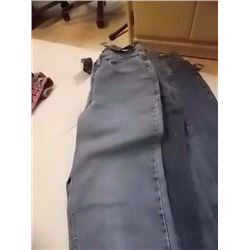 NEW JEANS - SIZE 32
