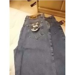 NEW JEANS - SIZE 32