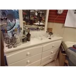 LARGE LOT OF BOTTLES & GLASSES