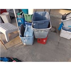 LOT OF ASSORTED TOTES