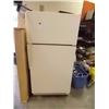 Image 1 : FRIDGE - 2 DOOR - ALMOND COLOR - WORKING