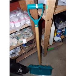 SNOW SHOVEL