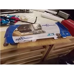 UNIVERSAL WALL TV MOUNT