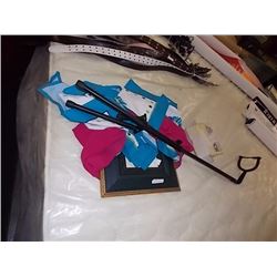 GUITAR STAND, PICTURE & CLOTH NAPKINS