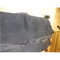 NEW JEANS - SIZE 32