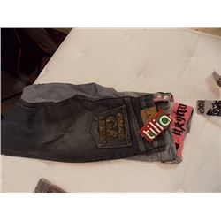 LADIES JEANS - NEW - 2 PR TTL