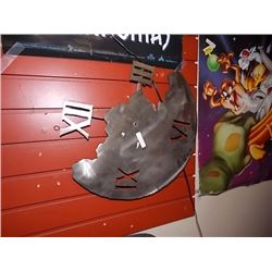 SOLID STEAL CUT OUT CLOCK