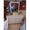 Image 1 : WHITE DRESSER WITH MIRROR - 6 DRAWER