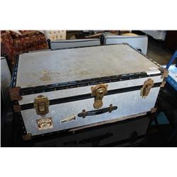 GREY STORAGE TRUNK WITH PURSES, MARILYN MONROE PURSE
