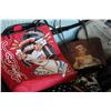 Image 3 : GREY STORAGE TRUNK WITH PURSES, MARILYN MONROE PURSE