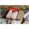 Image 2 : TOTE OF FOUR KINGSIZE DUVET COVERS AND THROW PILLOWS