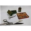 Image 2 : LOT OF VINTAGE SEWING SUPPLIES