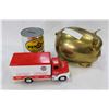 Image 1 : LOT OF THREE ASSORTED PIGGY BANKS