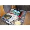 Image 1 : TOTE OF HOCKEY CARDS AND SIGNED PICTURES